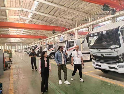 中美携手，共拓环卫新篇 | 美国客户莅临远大汽车考察车厢可卸式与压缩式垃圾车