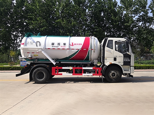 YYD5180GXWC6吸污车
