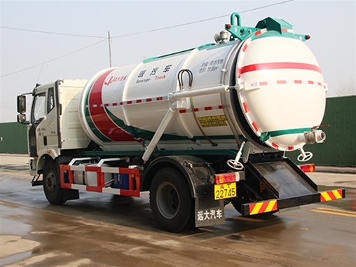 4方吸污车
