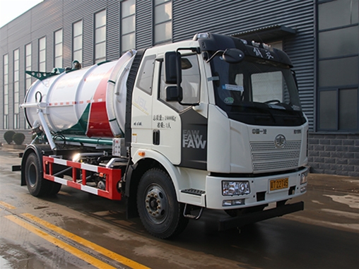 吸污车